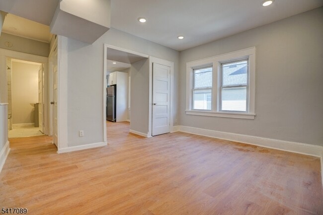 Building Photo - 29 Walnut St