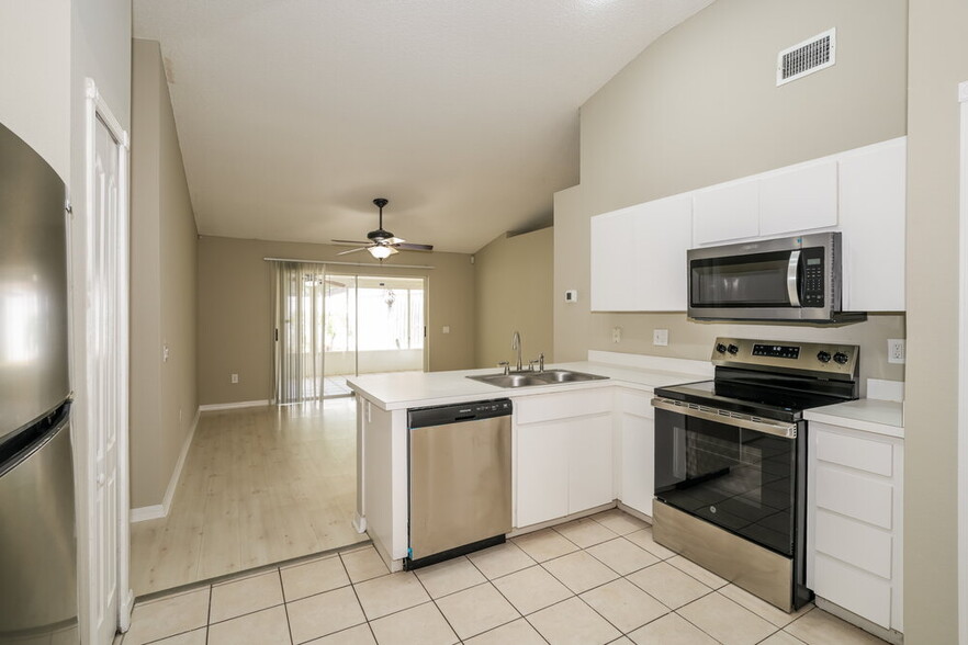 Building Photo - 402 Sonoma Dr