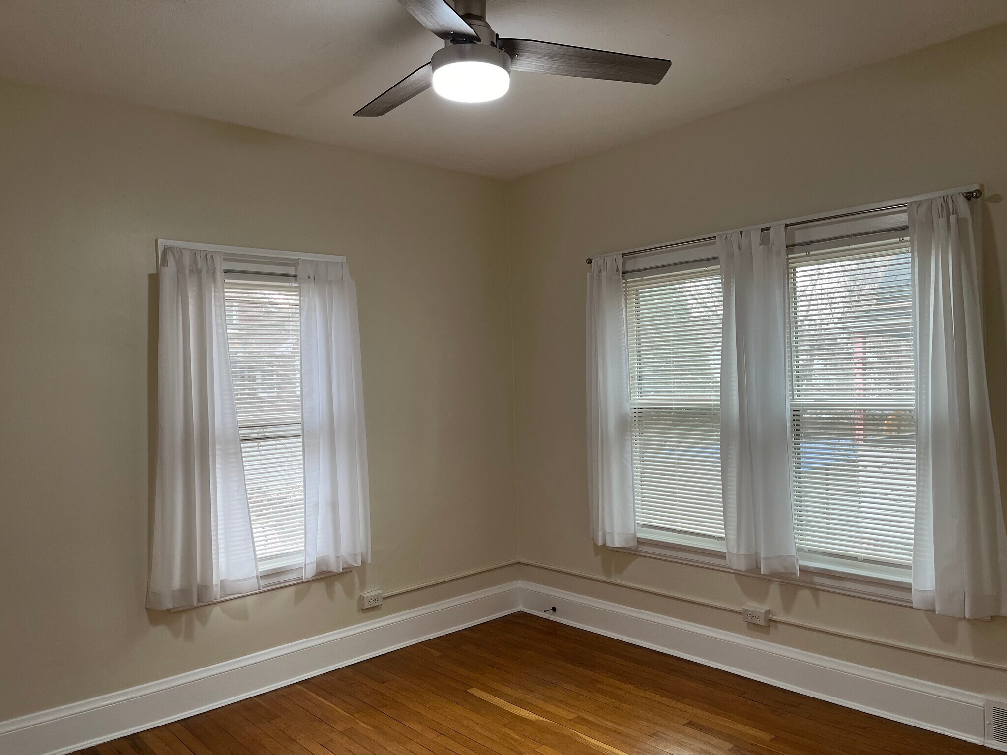 Back Bedroom - 2479 E 124th St
