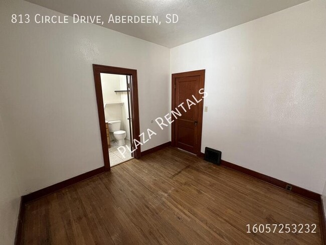 Building Photo - 211 N Washington St