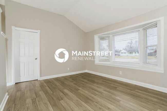 Building Photo - 3 Bedroom Pet-Friendly Home in LOUISVILLE, KY with Main Street Renewal