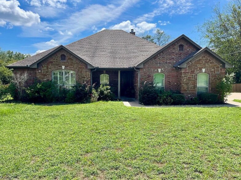 Primary Photo - 120 Towering Oaks Ln