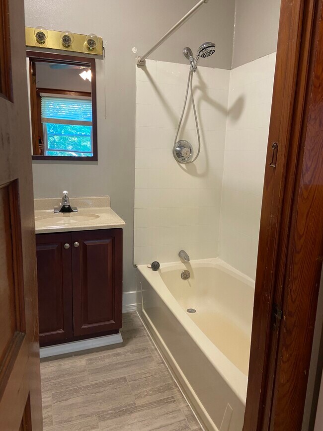 Bathroom - 2018 Lillie Ave