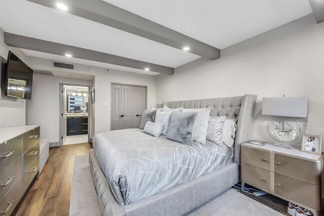 Building Photo - 1111 Caroline St