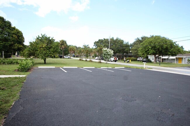 Building Photo - 8867 Sunset Dr
