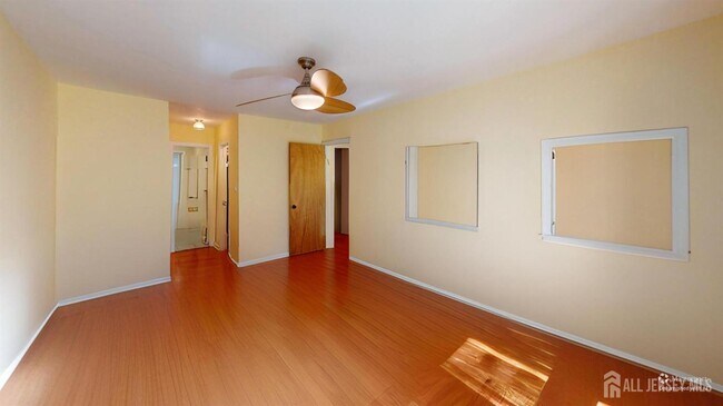 Building Photo - 157 Willowbrook Dr