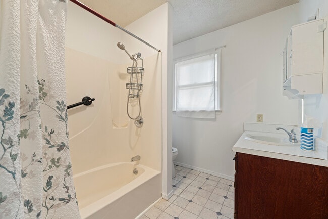 Building Photo - 628 S Caldwell St