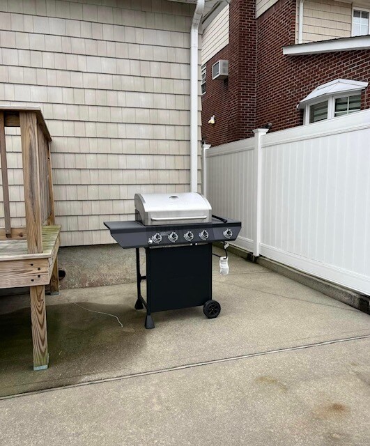 Building Photo - 161 Bancroft Ave