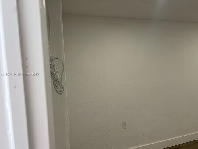 Building Photo - 1236 NW 4th Ave