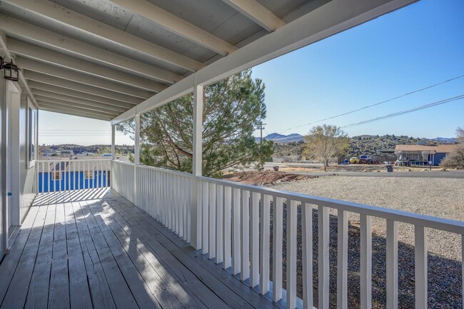 Building Photo - 2 Bedroom, 1 Bath Home For Rent in Diamond Valley!