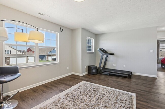 Building Photo - 6673 Laurelwood Dr