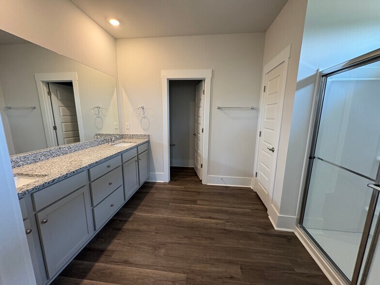 Building Photo - 5093 Roundhead Dr