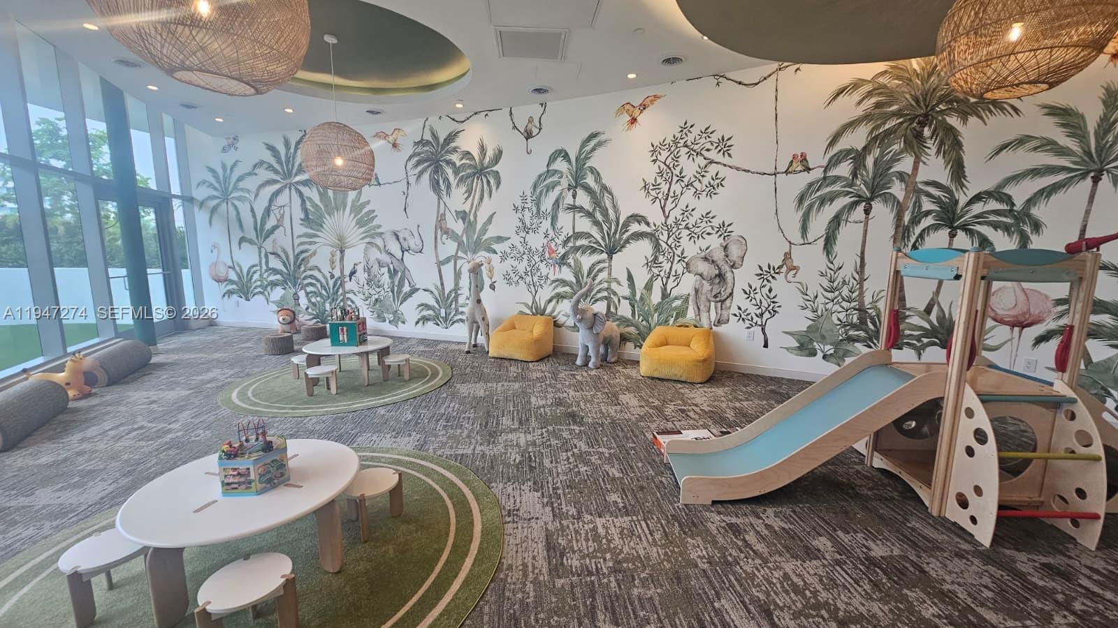 Building Photo - 700 NE 24th St