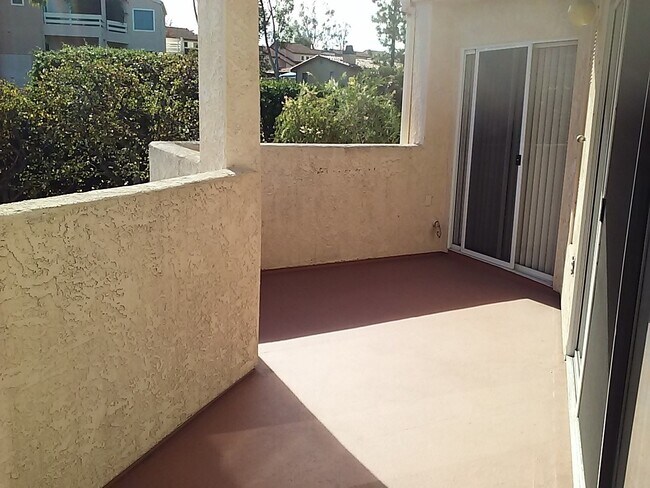 Building Photo - 2 Bed/2 Bath Third Level Condo at City Scene!