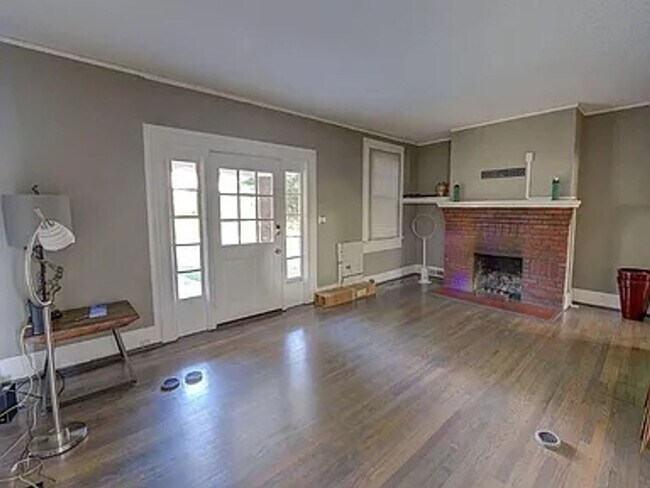 Building Photo - 145-147 S Pickens St