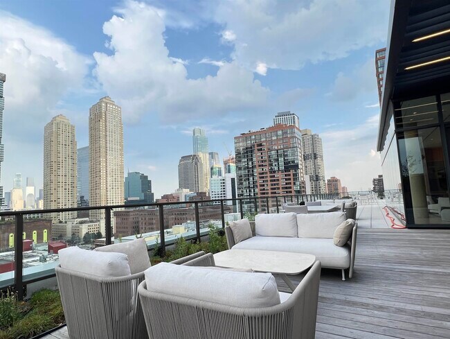 Building Photo - 144 1st St