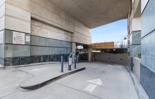 Building Photo - 2-Bedroom, 2-Bathroom Home in Prime Long B...