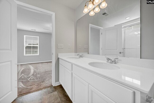 Building Photo - 2058 Mapleton Dr