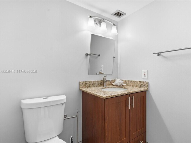Building Photo - 340 Sunset Dr