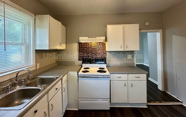 Building Photo - 1109 Fanning St