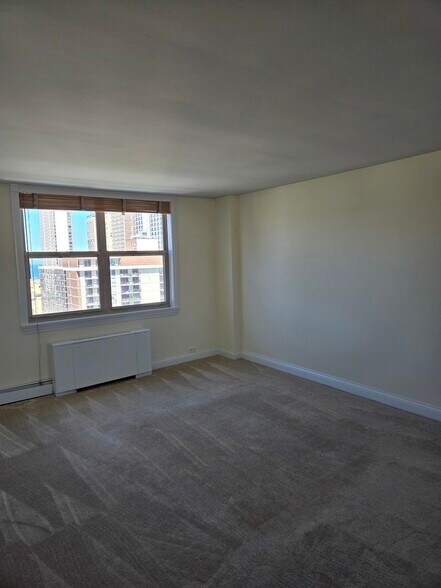 Building Photo - 40 E Cedar St
