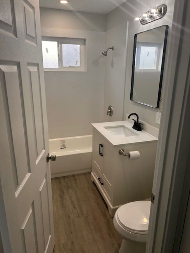 Building Photo - Newly updated 3 Bedroom, 2 Bath Unit