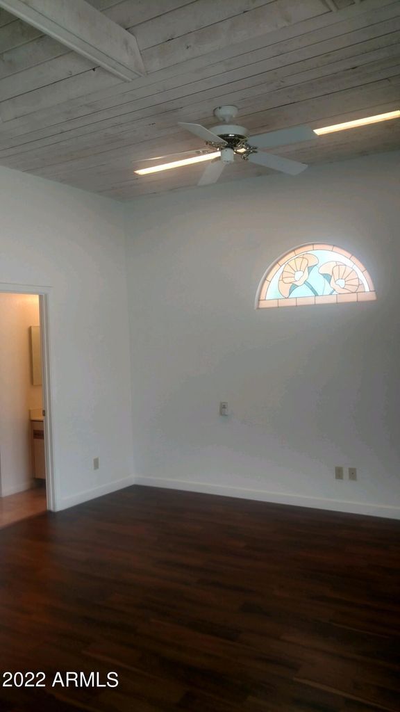 19. Primary Bedroom - 33 W Missouri Ave