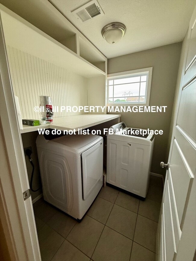 Building Photo - 9548 Roundtree St