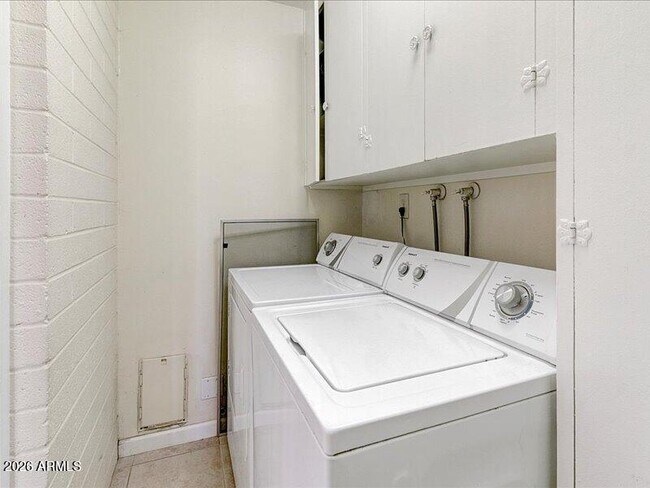 Building Photo - 8226 E Plaza Ave