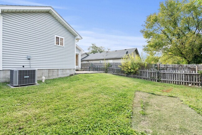 Building Photo - 2583 Woodhill Dr