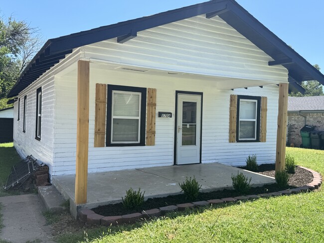 Building Photo - 1714 N Kelham Ave