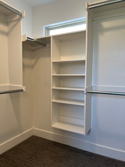 Master Closet - 10660 Brothers Ln