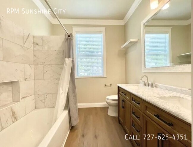 Building Photo - 7700 Boca Ciega Dr
