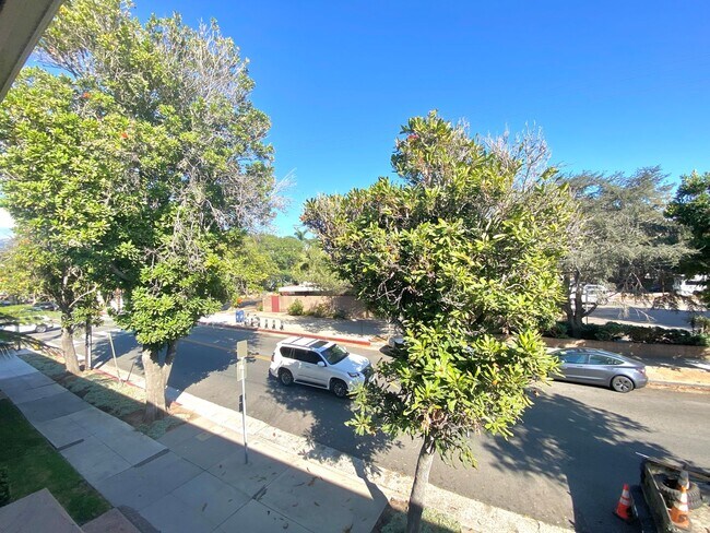Building Photo - W. Arrellaga/Chapala St