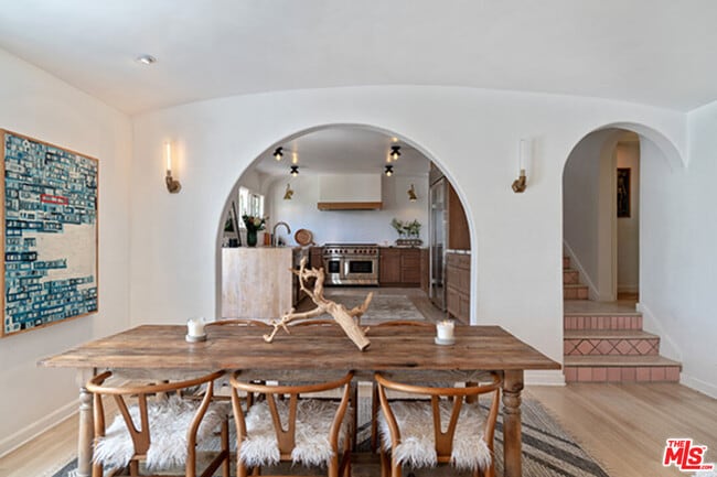 Building Photo - 6402 Ivarene Ave