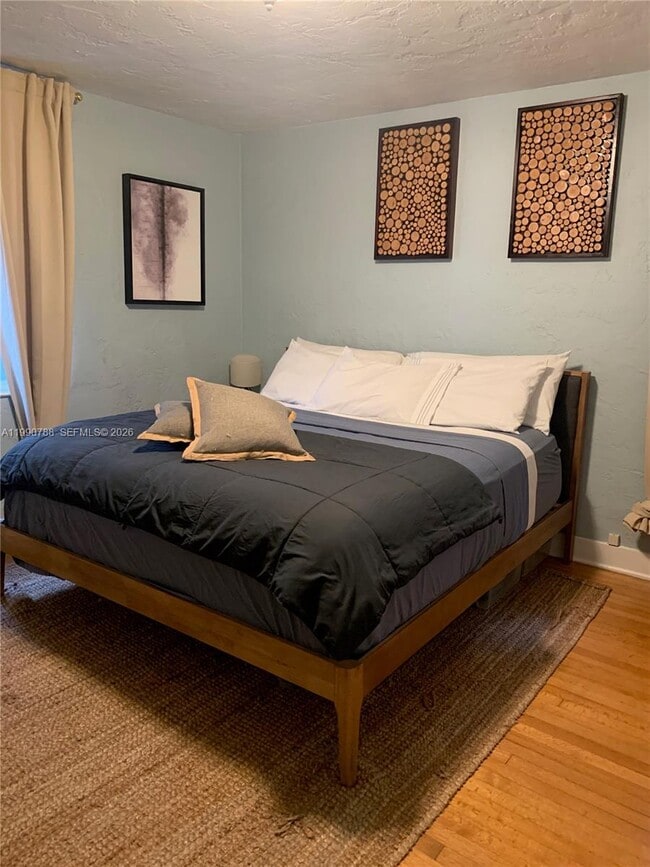 Building Photo - 329 W 28th St