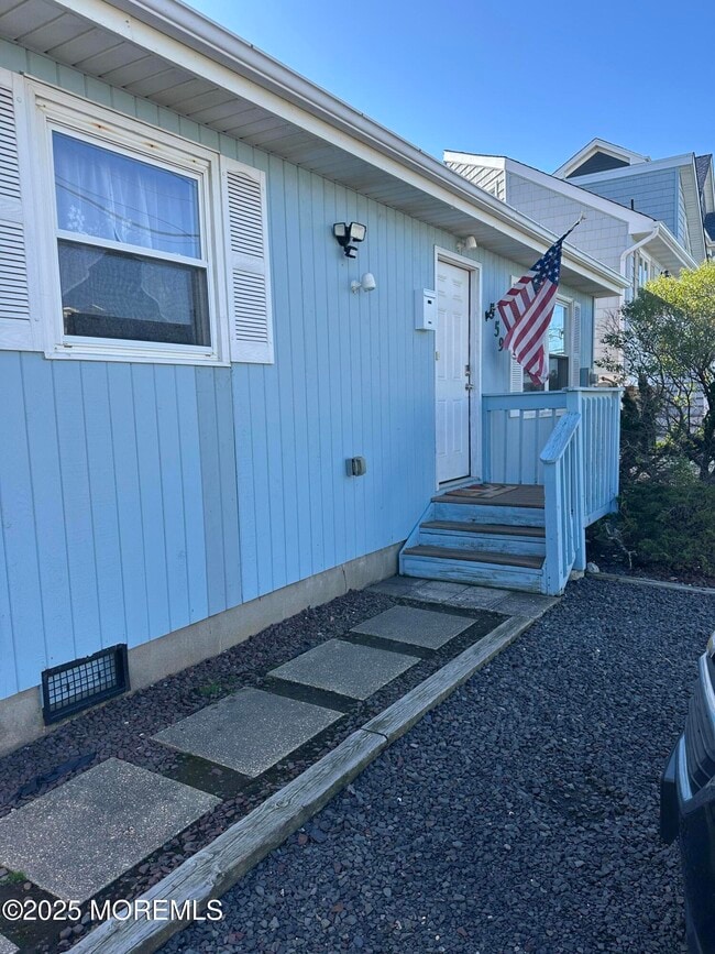 Primary Photo - 559 Tarpon Ave