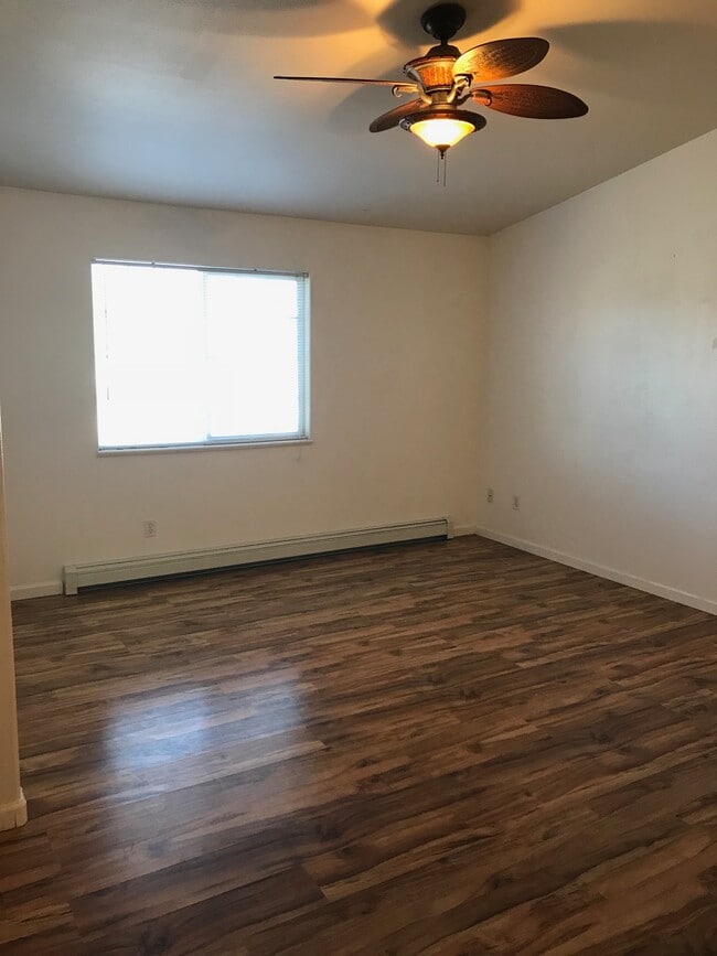 Building Photo - 492 Coronado Way