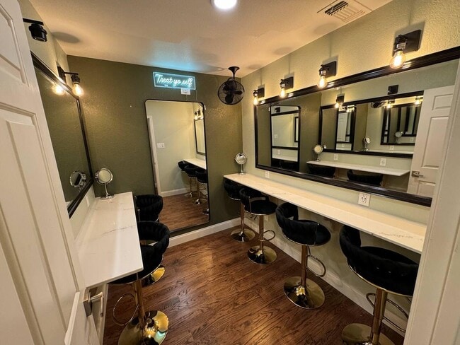 Primary Photo - 3621 Welwyn Way Dr