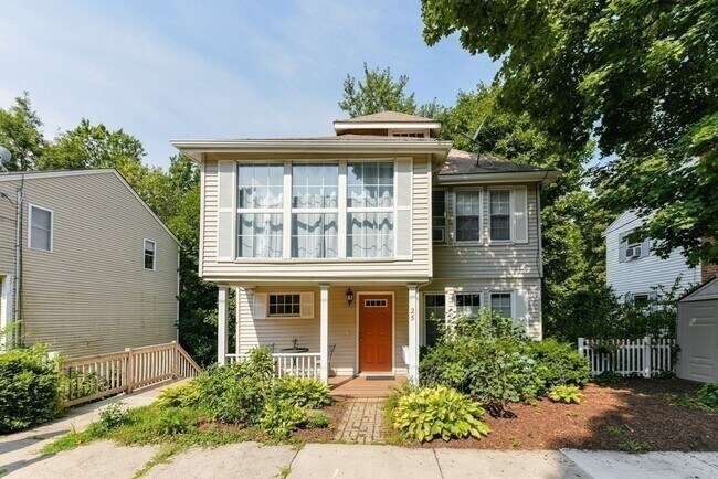 Building Photo - 25 Pinedale Rd