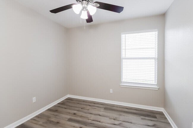 Building Photo - 28926 Trinity River Dr