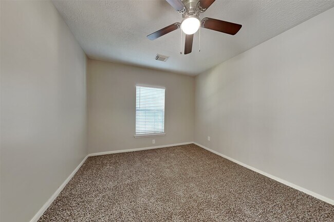 Building Photo - 6 E Summer Storm Cir