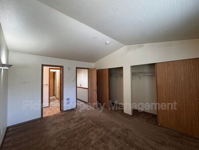 Building Photo - 680 Northpark Ln