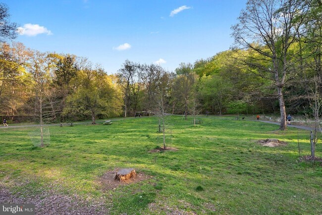 Building Photo - 1616 Kilbourne Pl NW