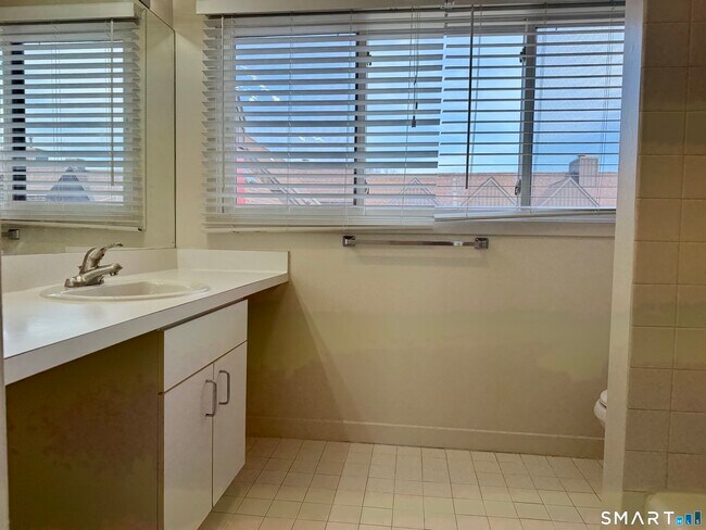 Building Photo - 112 Montoya Dr