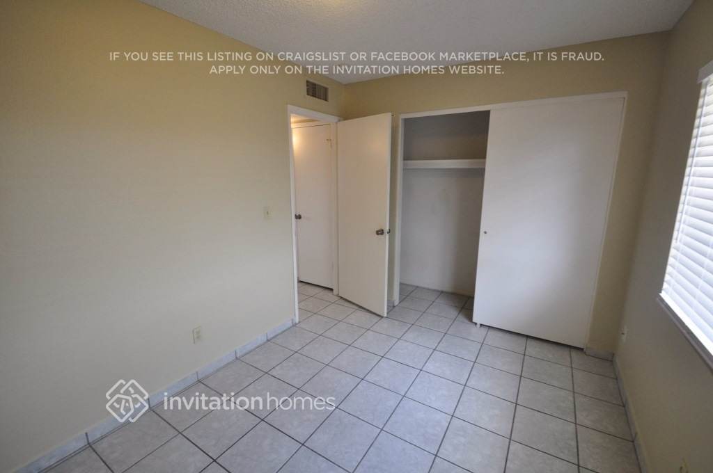 Building Photo - 9503 W Las Palmaritas Dr