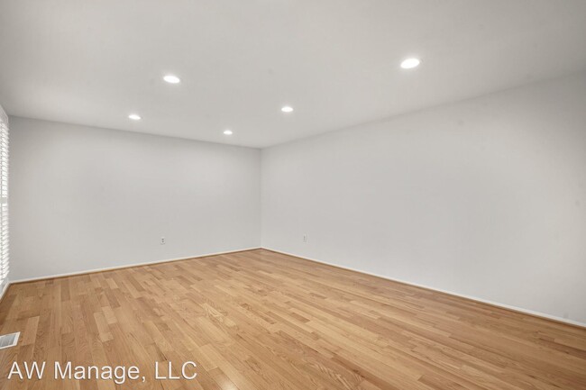 Building Photo - 4 br, 3.5 bath House - 14817 Soft Wind Dr