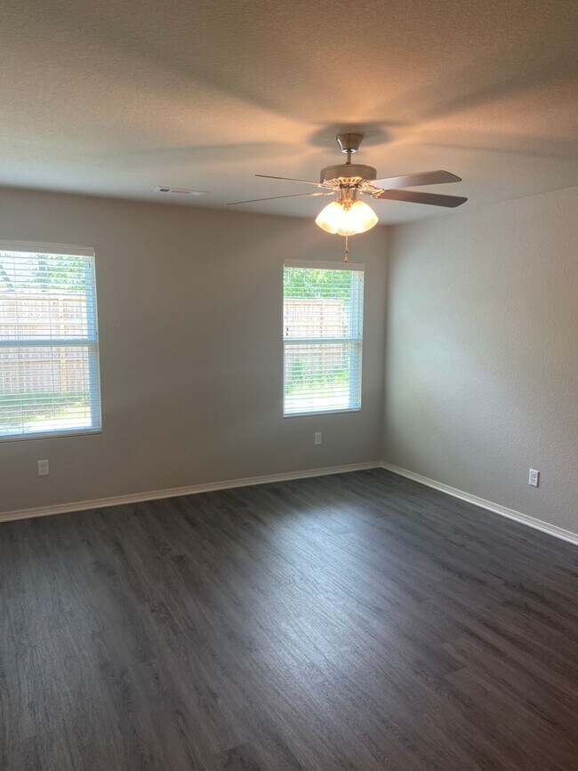 Building Photo - *PreLeasing* Four Bedroom | Two Bath Home in Conrad Court