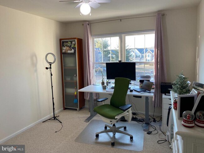 Building Photo - 202 Oaktree Ct