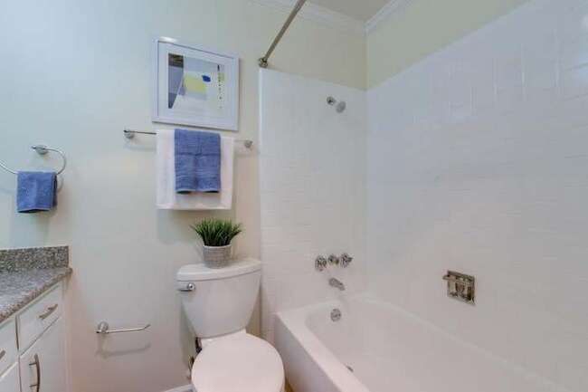 Building Photo - 1614 Hudson St